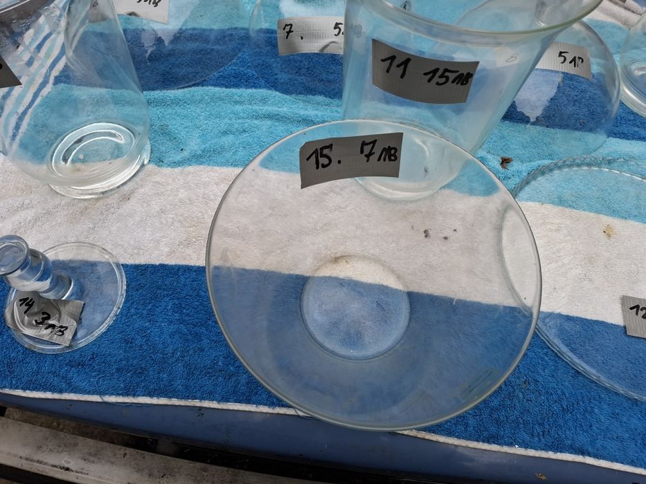 Стъклени съдове и прибори