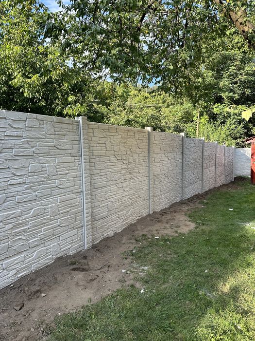 Vând/montez gard alcătuit din stâlpi/plăci de beton