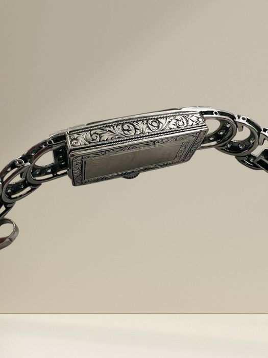 Платинен дамски часовник с диаманти