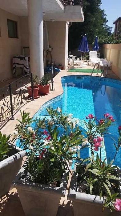 Предлагаме на Вашето внимание работещ семеен хотел в гр. Несебър