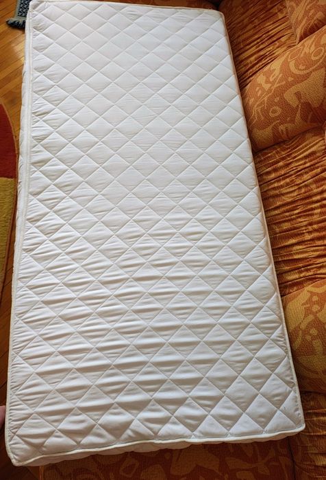 Pătuț și saltea bebeluși