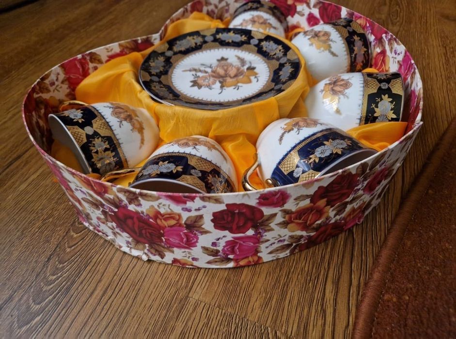 Set 6 ceșcuțe cu farfurioare NOU