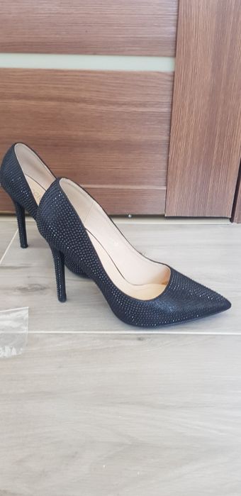 Pantofi stiletto