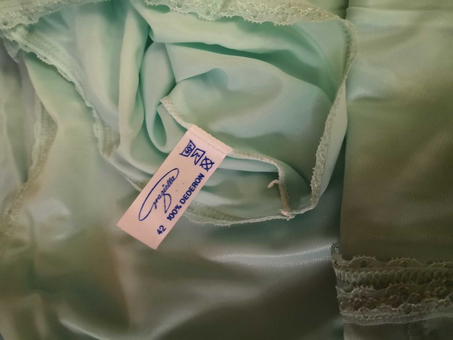 Нощница с дантела