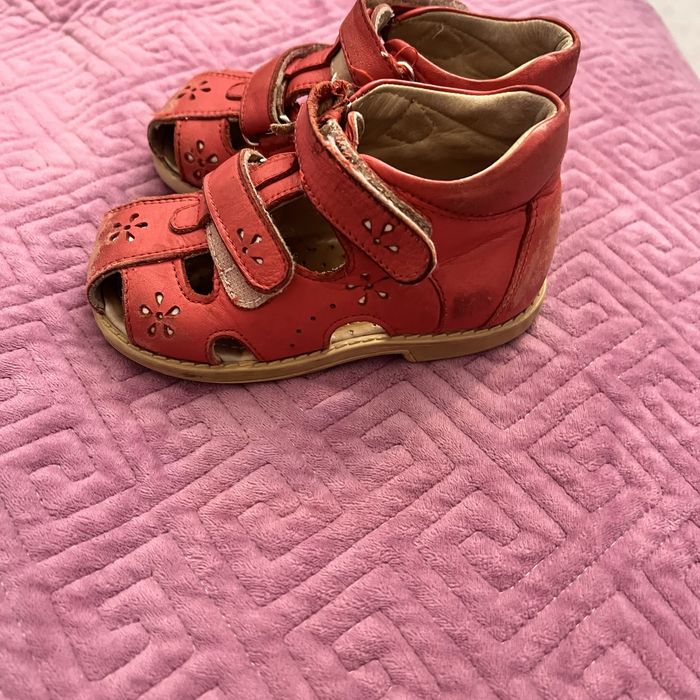 Продам Кожаные ортопедические сандали для девочек