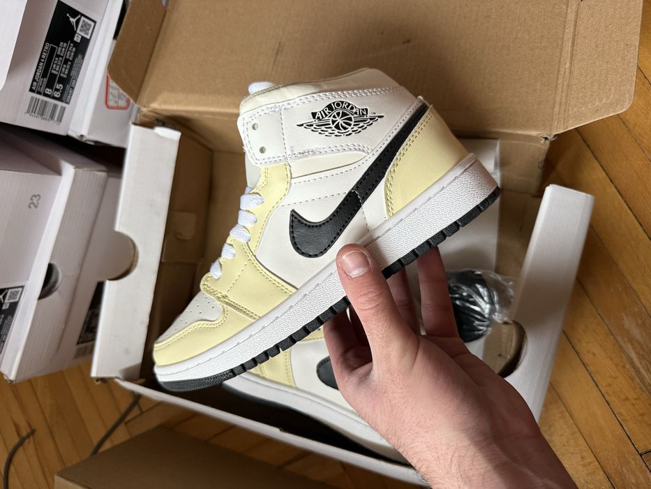 Jordan 1 Mid Coconut marimea 37 si 38