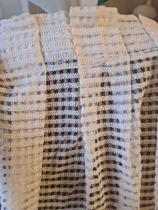 Продам тюль ( крупная сеточка)