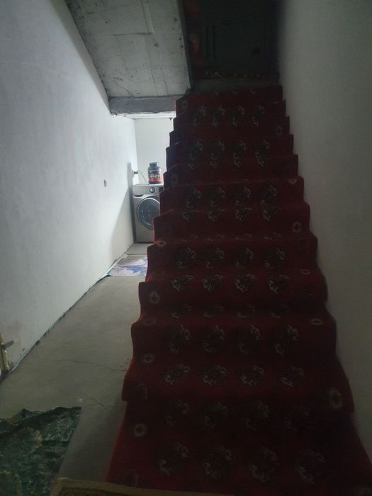 Урганч шахар Наргиз кафе ёнида 600 кв. Метр ховли жой сотилади