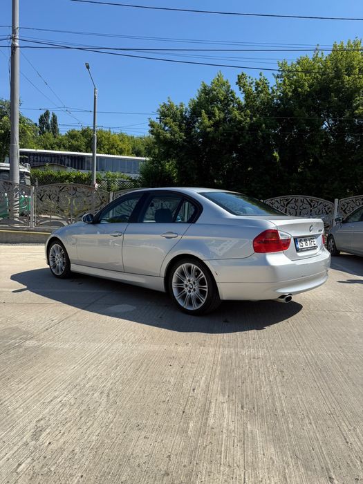 BMW E90 320i 150cp