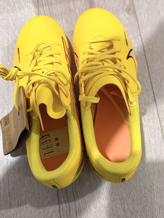 Ghete fotbal Nike JR VAPOR 15 CLUB FG/MG YELLOW marimea 38