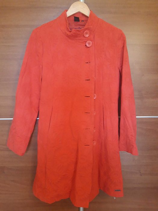 Paredesiu Desigual, Zara si Lee Cooper