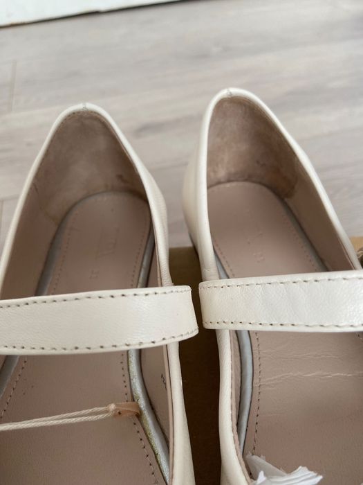 Vand pantofiori de piele Zara