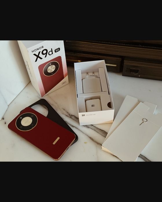 Продам Honor x9d новый  батарея 8300 хвотает 2-3 дня
