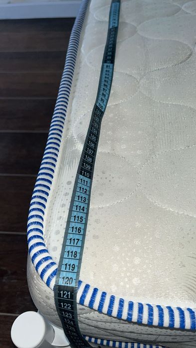 Кровать с матрасом