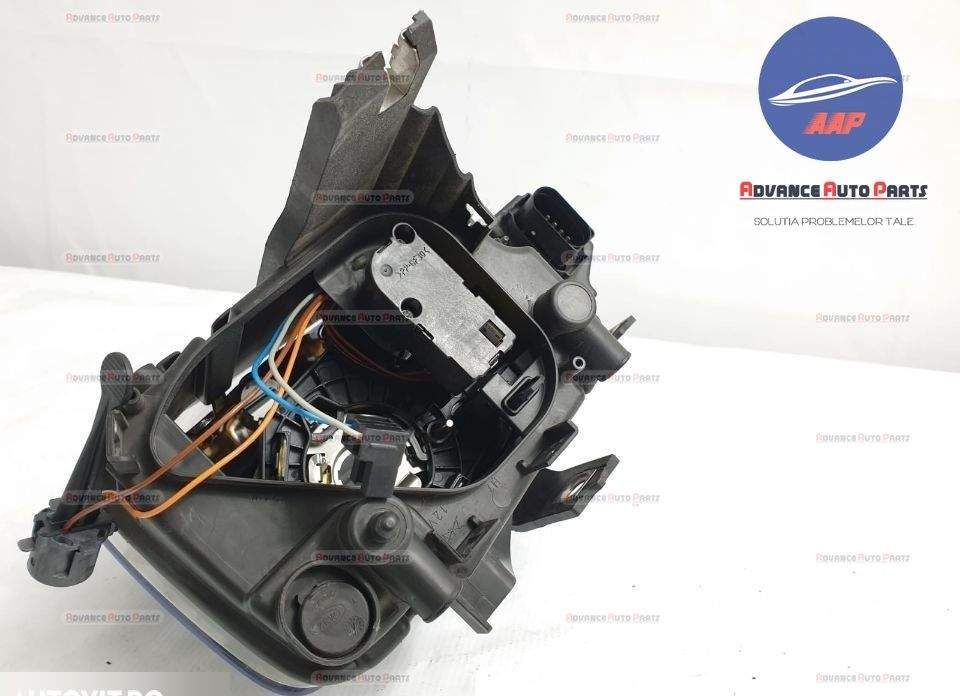 Фар дясно - оригинален халогенен, в добро състояние Ауди / Audi Q3 8U