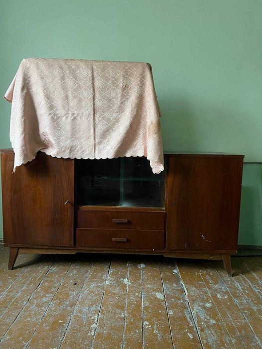 Антикварный сервант