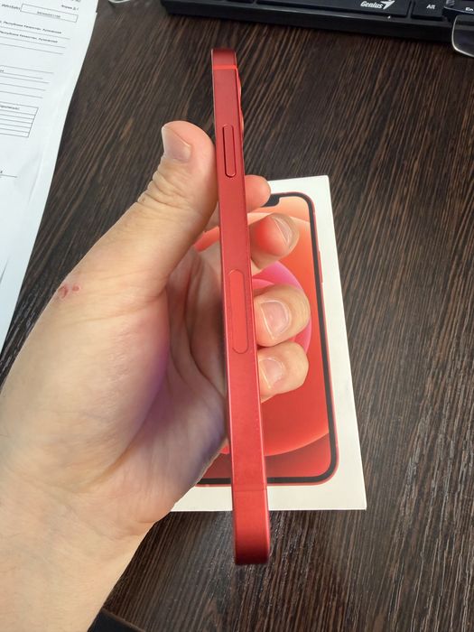 Продаю айфон 12 red 64gb