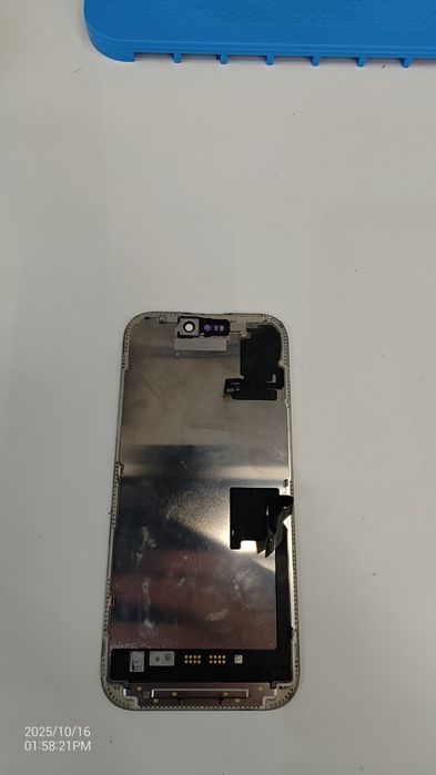 Ecran original Iphone 16 Pro, reconditionat, cu o pata.