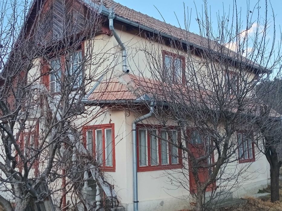 Casa de vanzare sau schimb cu garsoniera M.Ciuc sau Bv
