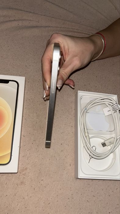 Iphone 12  128GB Бял