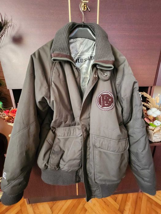 Geacă de iarnă groasă și călduroasă – mărime M-L – 40 lei negociabil