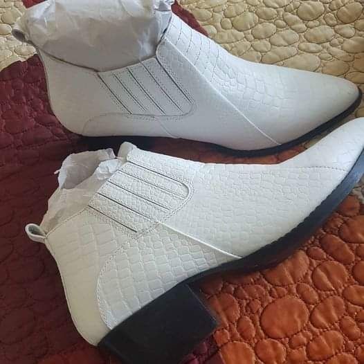 Дамски боти със змииски ефект