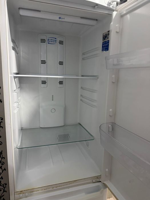 Продам холодильник Indesit. 6000тг