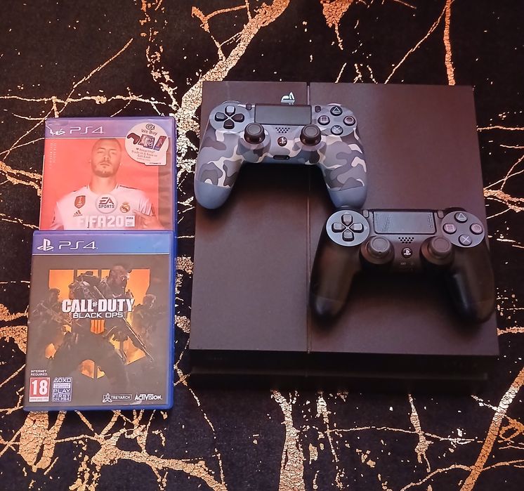 Playstation 4 + Две Игри