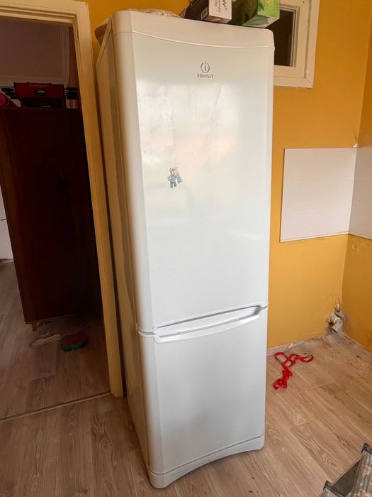 Холодильник Indesit, бу, дешево