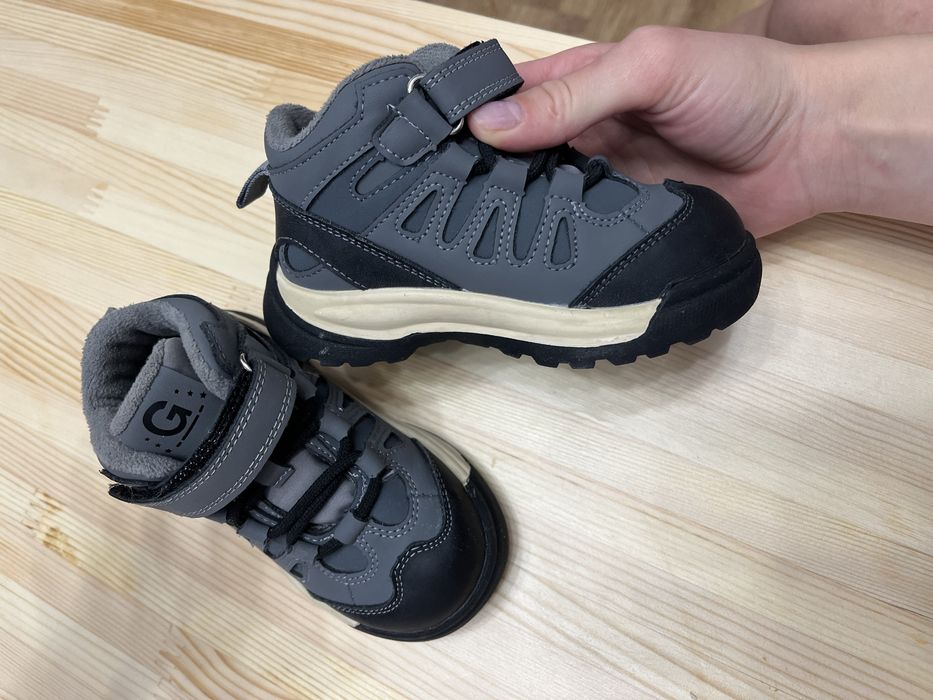 Продам ботинки весна осень на мальчика