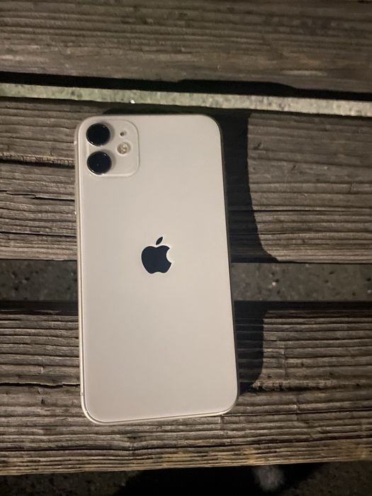 продаю iphone 11