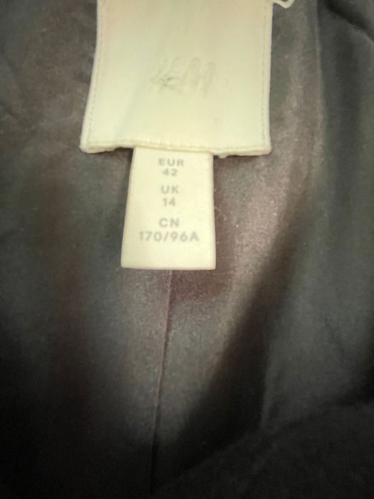 Черно късо палто