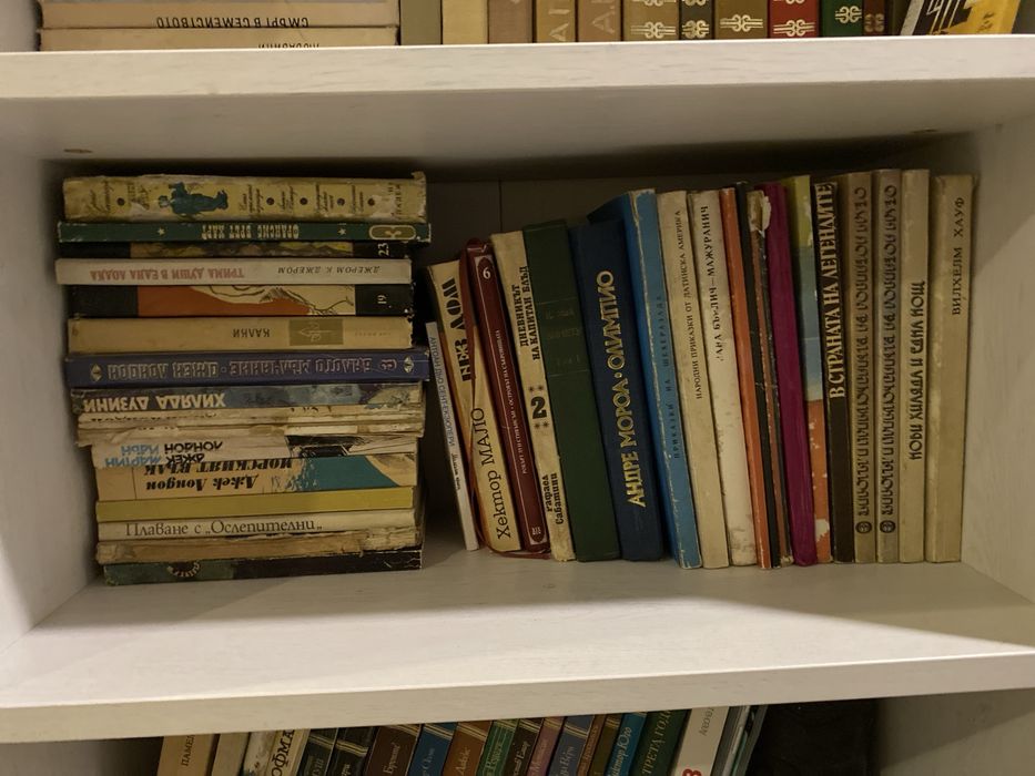 Приключвнски и любовни романи, класики, криминалета и други книги