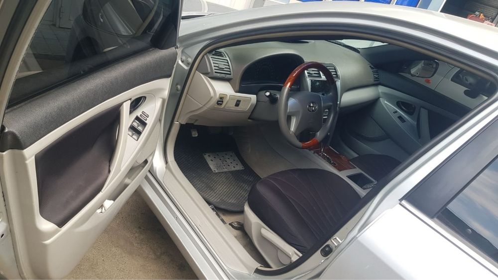 Toyota camry yili 2007 prapan gazlari bor