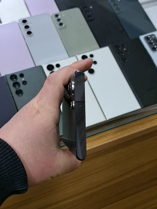 Samsung S22 Ultra xotirasi 12/256GB