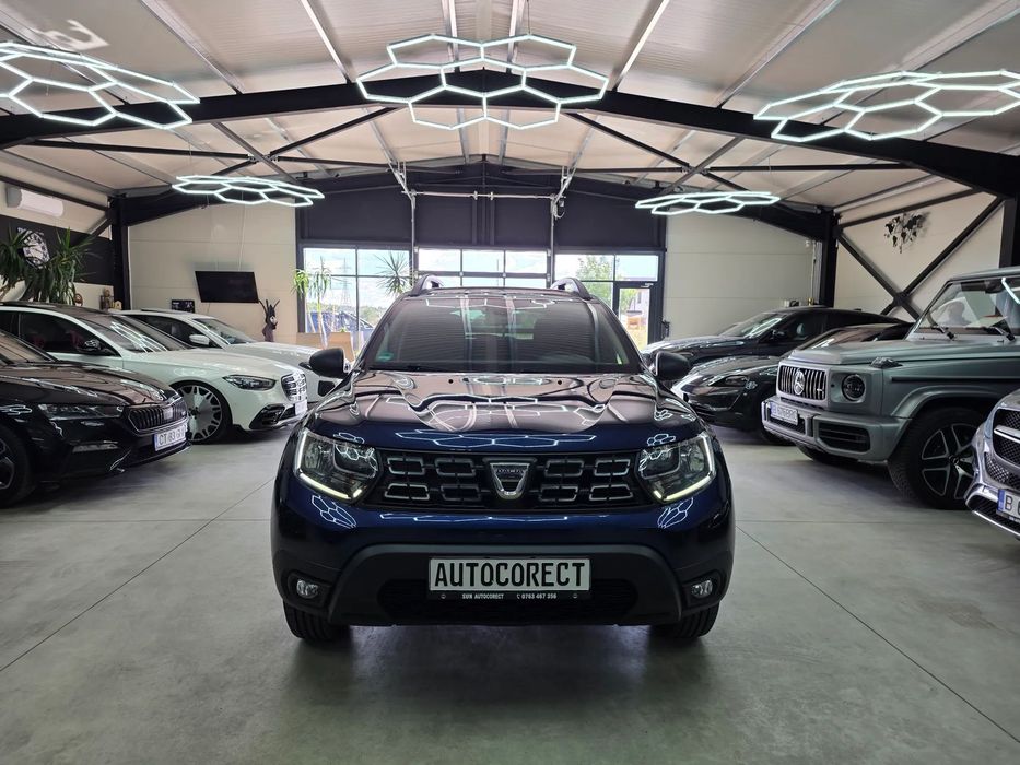 Dacia Duster Comfort 1.6 benzina/Camera/Scaune încălzite/Carlig/2 seturi roti