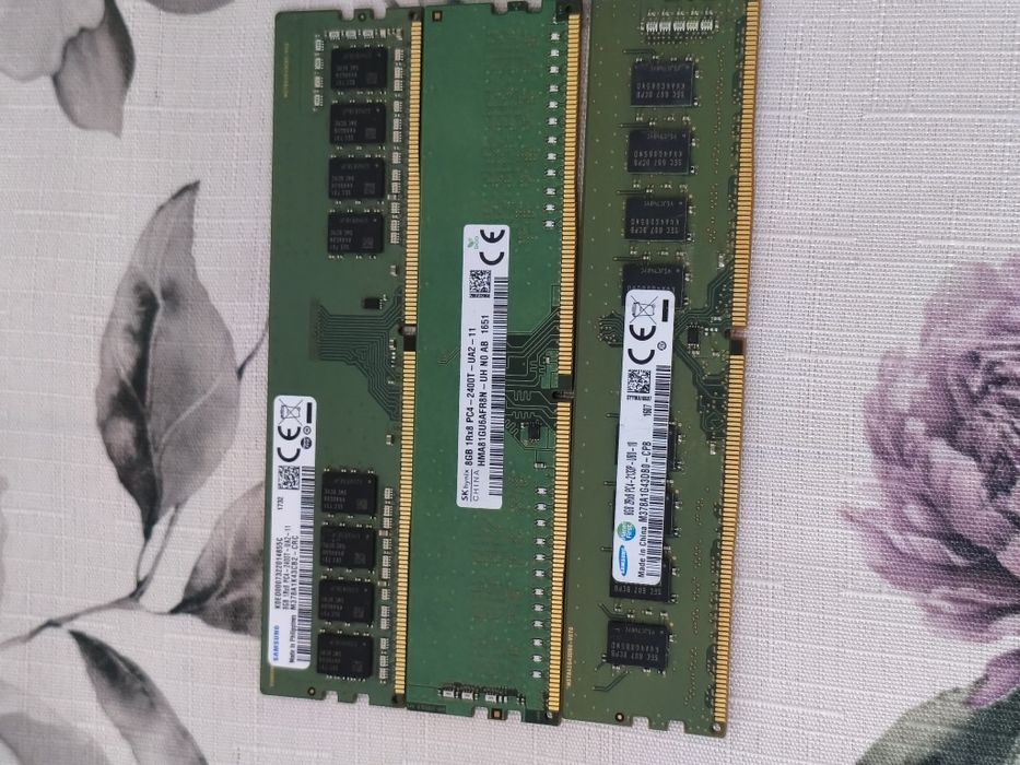 Vind colecția de iPhone se da numai totul nu separat