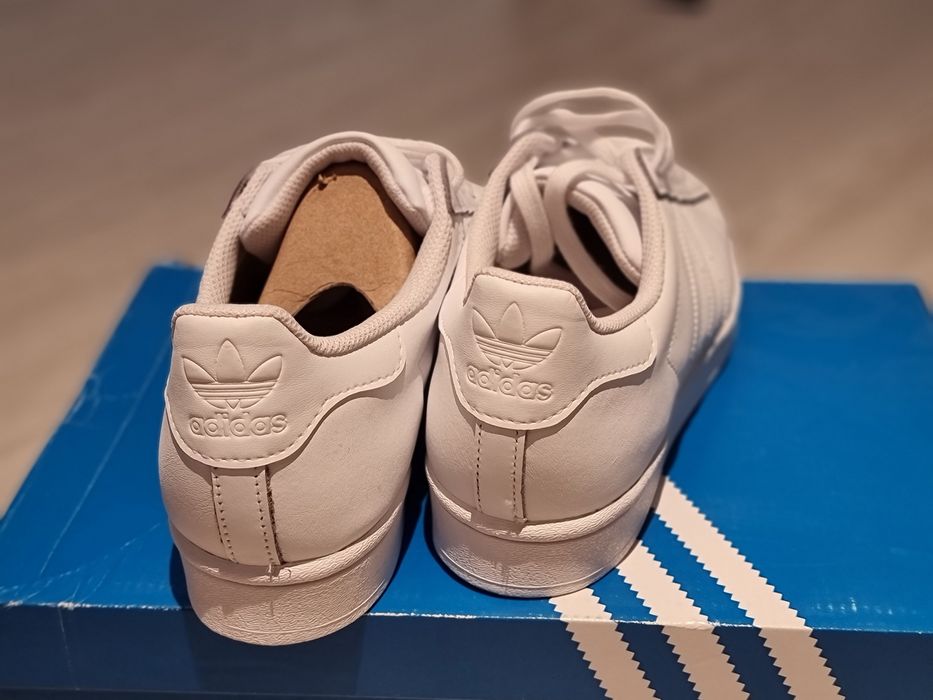 Vand Adidasi SUPERSTAR ca noi.Pret 240 ron