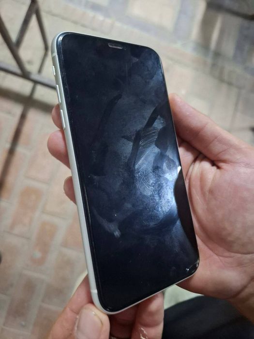 iPhone 11 (White) * 85%