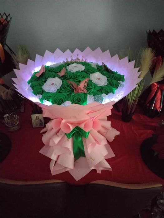 Buchet Lux din trandafiri de satin – Model Smarald & Princess Tiara – Handmade