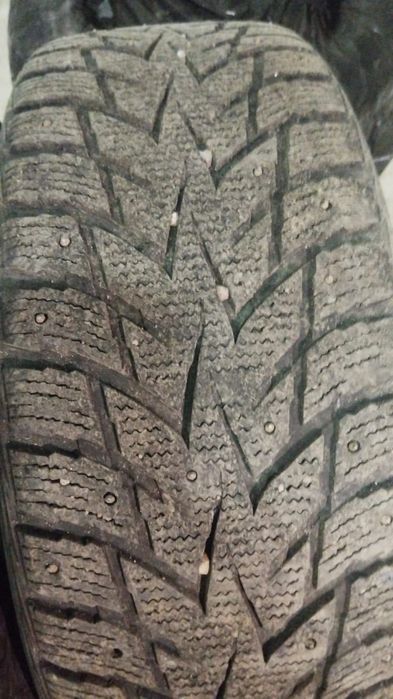 Продам зимние шины с дисками на d18