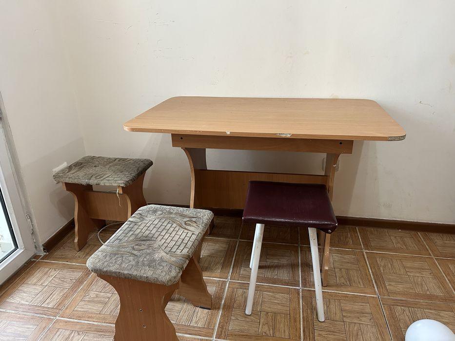 Стоол со стульями