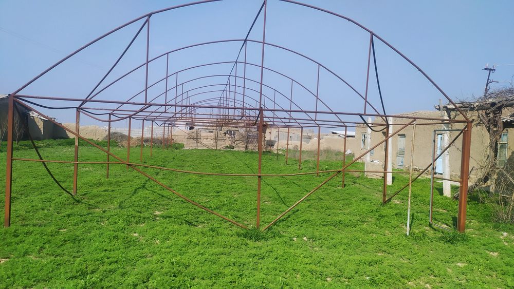 Parnik bor sotiladi 2sotix