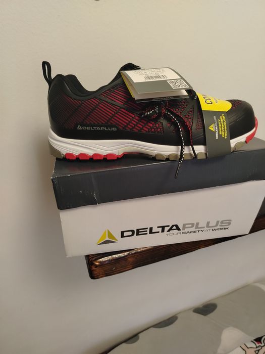 Продаётся спец. Обувь дельта плюс.