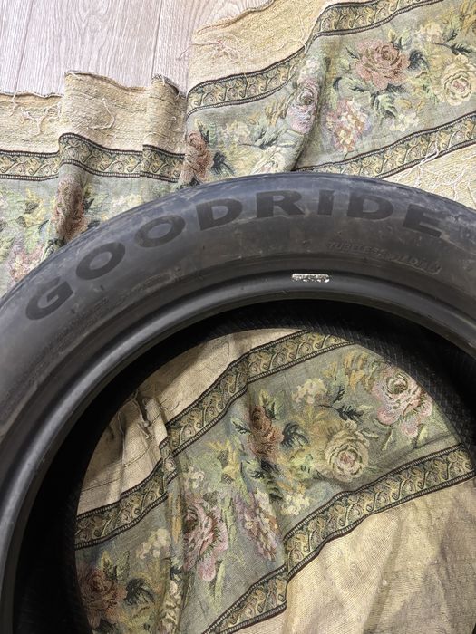 Продам летние Шины 215/55/17