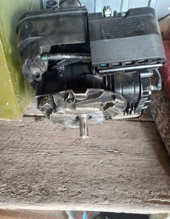 Двиготель бензиновый