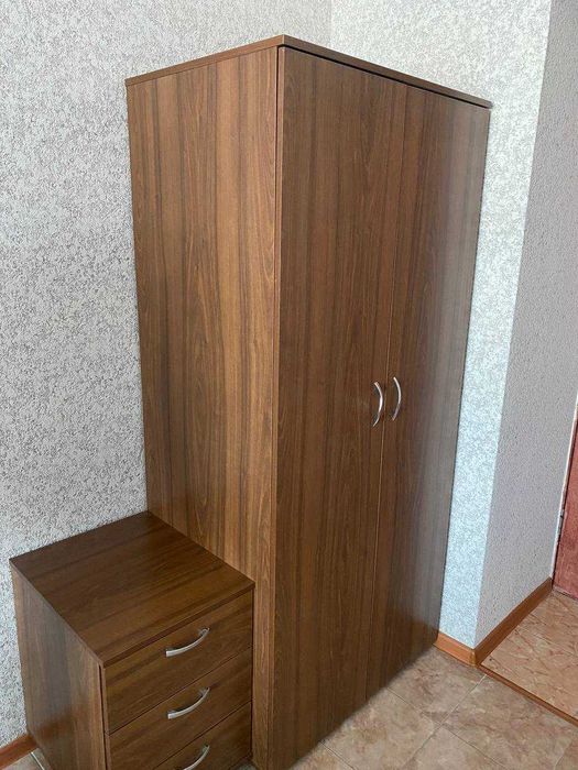 Шкаф плательный в цвете Орех