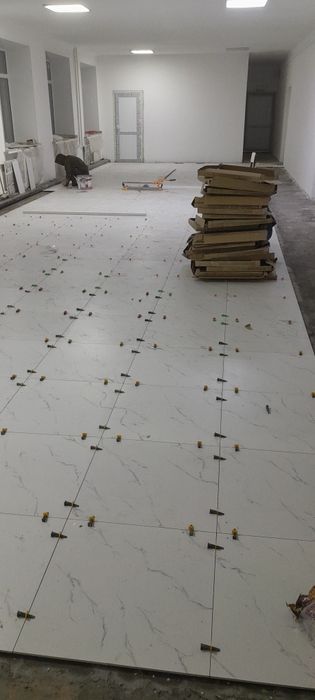 Обой,Галтели,Линолеум,плинтус.