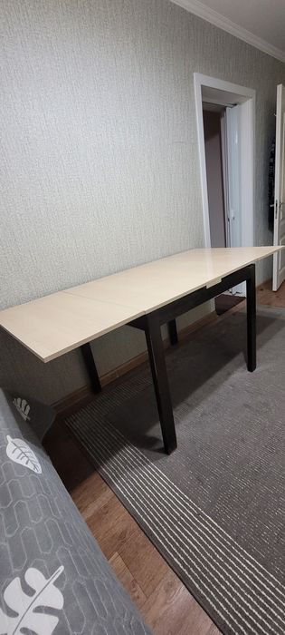 Продаётся стол кухонный