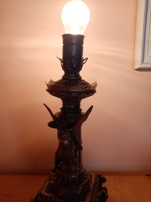 Veioza de cupru/bronz cu statuie zeiță cu torta, 54 cm